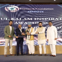 Dr Rao receiving the best minimally invasive neurosurgeon, spine surgeon and Stereotactic Neurosurgeon at APJ Abdul kalam Inspiration awards
